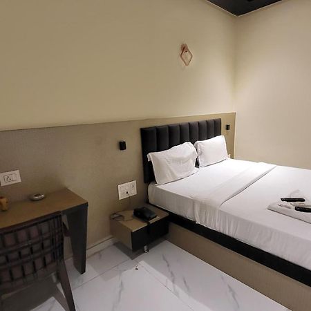 Fabhotel Prime Land - Nr Bkc Mumbai Exterior foto